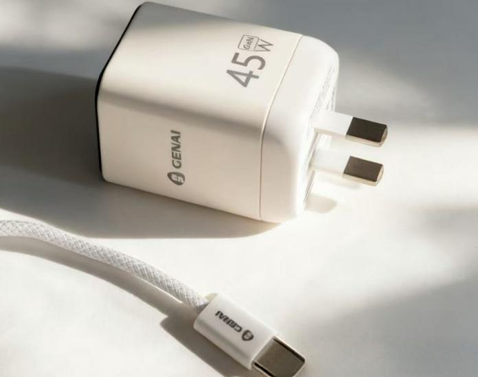 UGREEN 65W GaN charger design and foldable plug detail