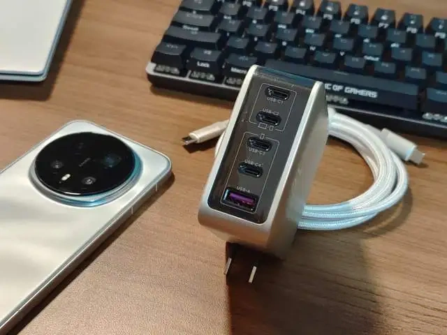 UGREEN 65W 2C1A GaN charger